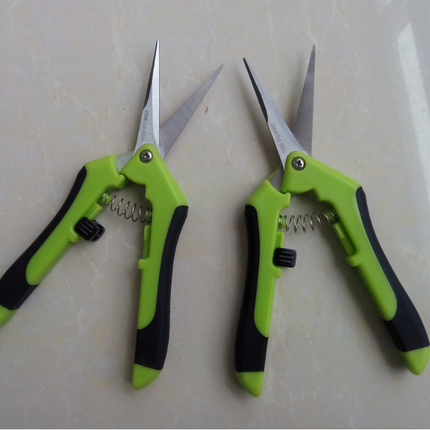 Pruning gardening scissors